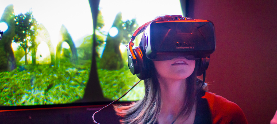 berkeley-acm-siggraph-chapter-mindscape-vr-exhibit-girl.jpg